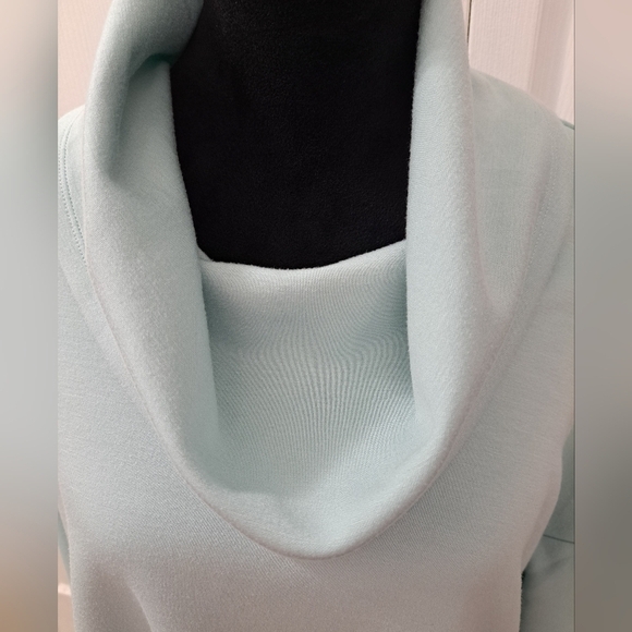 Cable & Gauge Mint Green Cowl Neck Top Size 2X - Picture 2 of 7
